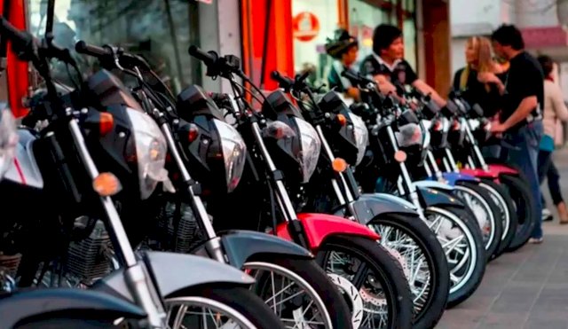 MOTOS